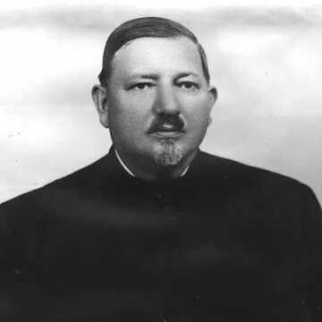 părintelui protopop Aurel Munteanu, primul protopop de Huedin