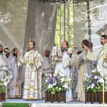 Patriarhul Daniel la Manastirea Ghighiu la Sarbatoarea Izvorului Tamaduirii