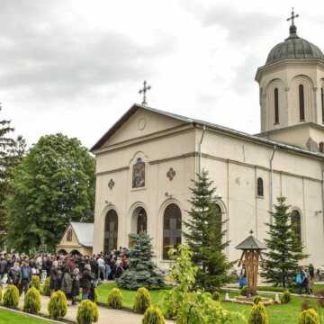 Patriarhul Daniel la Manastirea Ghighiu la Sarbatoarea Izvorului Tamaduirii