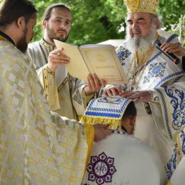 Patriarhul Daniel la Manastirea Ghighiu la Sarbatoarea Izvorului Tamaduirii