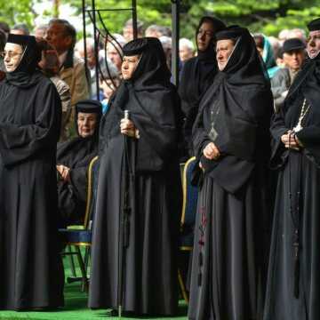 Patriarhul Daniel la Manastirea Ghighiu la Sarbatoarea Izvorului Tamaduirii