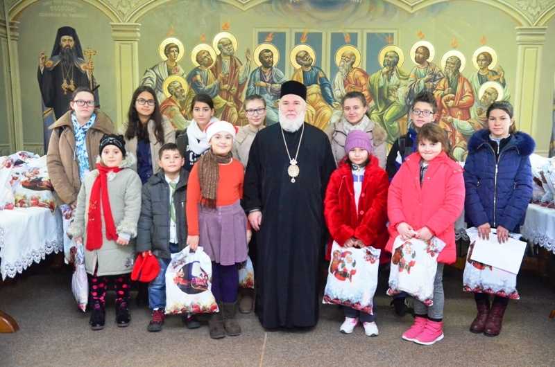 Tulcea: PS Visarion a fost colindat de elevi