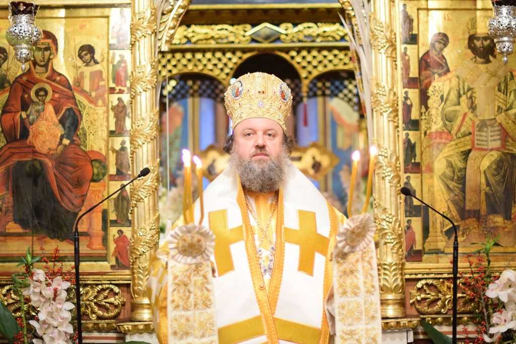 PS Timotei slujind de Crăcin la Mănăstirea Radu Vodă