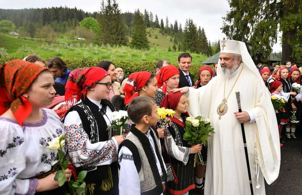 Patriarhul-Daniel-la-Manastirea-Putna-judetul-Suceva-la-canonizarea-Sfintilor-Putneni-Sila-Paisie-Natan-Iacob-Putneanul-Sihastria-Putnei-10
