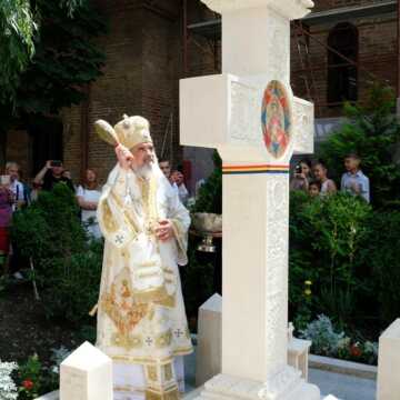 Patriarch Daniel blesses memorial cross dedicated to the Burning Bush Movement 2017