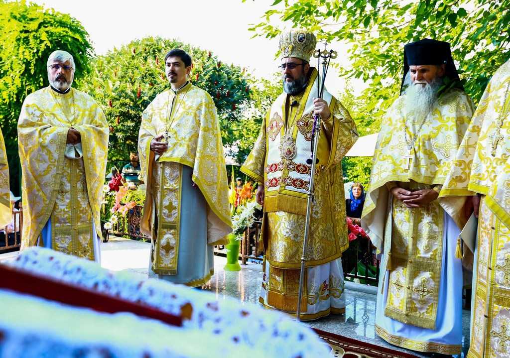 IPS Ciprian slujind la schitul Săseni - 20 iulie 2017