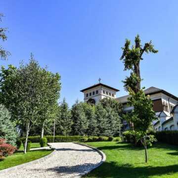 Patriarhul Daniel si membrii Sfantului Sinod al Bisericii Ortodoxe Romane au vizitat Parcul Resedintei Patriarhale (16)