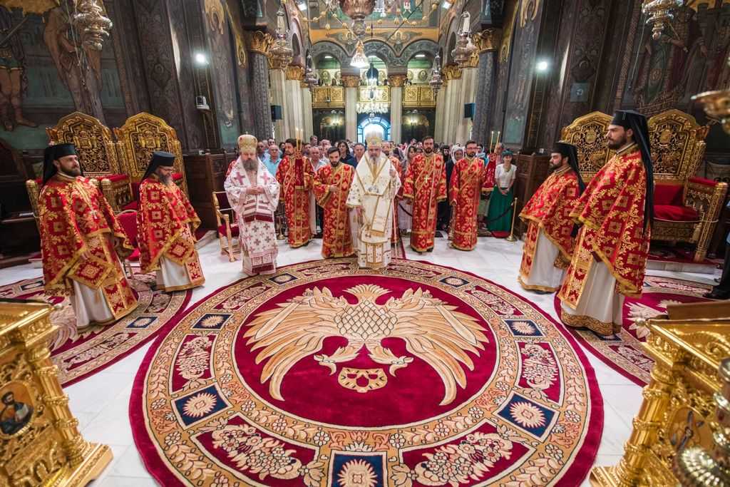 Taina Învierii lui Hristos este ascunsă în Sfânta Cruce, a spus PF Daniel în Catedrala Patriarhală (2)