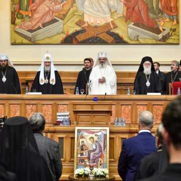 PF_Daniel_PF_Kirill,_PF_Anastasios_PF_Rastislav_la_Sedinta_Solemna_Sinod_BOR