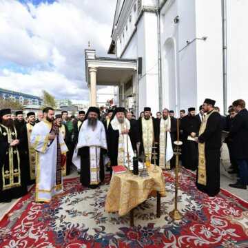 Slubă_de_pomenire_a_victimelor_incendiului_de_la_clubul_Colectiv