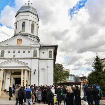 Slubă_de_pomenire_a_victimelor_incendiului_de_la_clubul_Colectiv