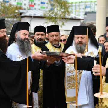 Slubă_de_pomenire_a_victimelor_incendiului_de_la_clubul_Colectiv