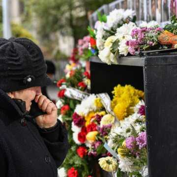 Slubă_de_pomenire_a_victimelor_incendiului_de_la_clubul_Colectiv