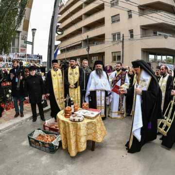 Slubă_de_pomenire_a_victimelor_incendiului_de_la_clubul_Colectiv
