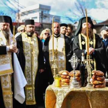 Slubă_de_pomenire_a_victimelor_incendiului_de_la_clubul_Colectiv