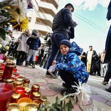 Slubă_de_pomenire_a_victimelor_incendiului_de_la_clubul_Colectiv