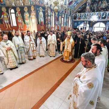 Patriarhul Daniel si Peasfintitul Timotei Prahoveanul au sfintit biserica Parc Rahova 1
