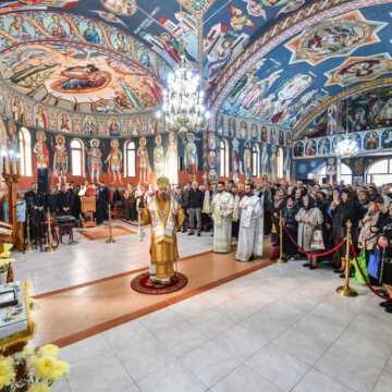 Patriarhul Daniel si Peasfintitul Timotei Prahoveanul au sfintit biserica Parc Rahova 1