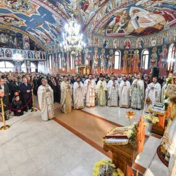 Patriarhul Daniel si Peasfintitul Timotei Prahoveanul au sfintit biserica Parc Rahova 1