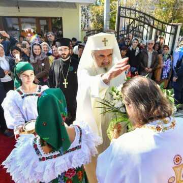 Patriarhul Daniel si Peasfintitul Timotei Prahoveanul au sfintit biserica Parc Rahova 1
