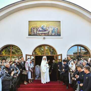 Patriarhul Daniel si Peasfintitul Timotei Prahoveanul au sfintit biserica Parc Rahova 1