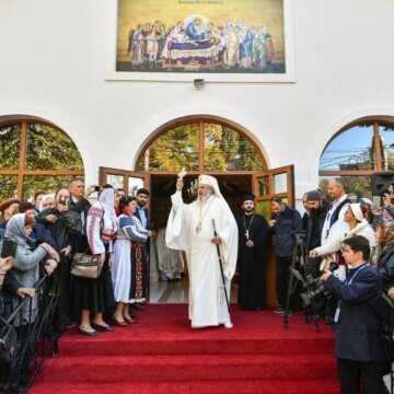 Patriarhul Daniel si Peasfintitul Timotei Prahoveanul au sfintit biserica Parc Rahova 1