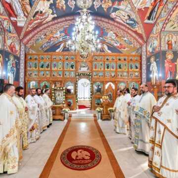 Patriarhul Daniel si Peasfintitul Timotei Prahoveanul au sfintit biserica Parc Rahova 1