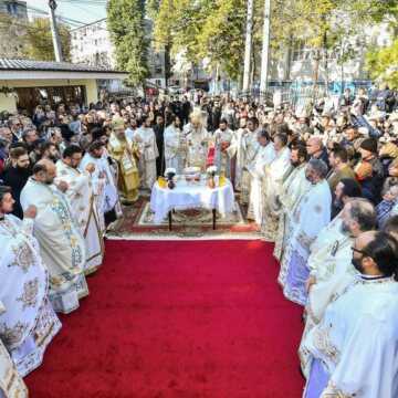 Patriarhul Daniel si Peasfintitul Timotei Prahoveanul au sfintit biserica Parc Rahova 1