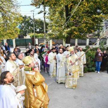 Patriarhul Daniel si Peasfintitul Timotei Prahoveanul au sfintit biserica Parc Rahova 1