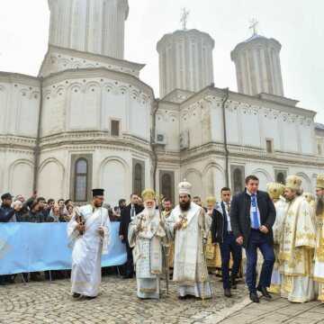 Liturghie_hram_Catedrala_Patriarhala_PF_Daniel_Kirill_Anastasie_Rastislav (1)