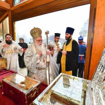 Liturghie_hram_Catedrala_Patriarhala_PF_Daniel_Kirill_Anastasie_Rastislav (1)