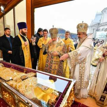Liturghie_hram_Catedrala_Patriarhala_PF_Daniel_Kirill_Anastasie_Rastislav (1)