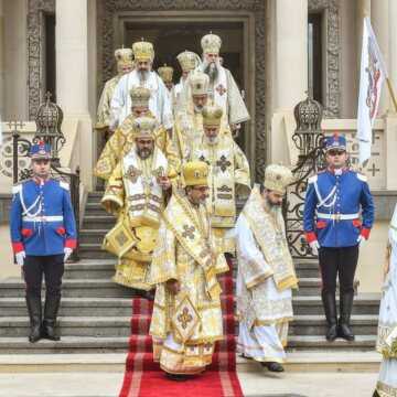 Liturghie_hram_Catedrala_Patriarhala_PF_Daniel_Kirill_Anastasie_Rastislav (1)