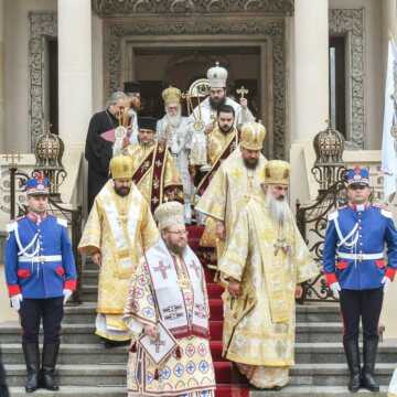 Liturghie_hram_Catedrala_Patriarhala_PF_Daniel_Kirill_Anastasie_Rastislav (1)