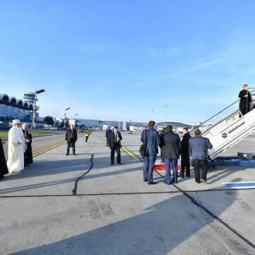 Patriarhul_Kirill_a_ajuns_la_Bucuresti_primit_de_PF_Daniel (1)