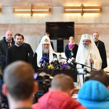Patriarhul_Kirill_a_ajuns_la_Bucuresti_primit_de_PF_Daniel (1)