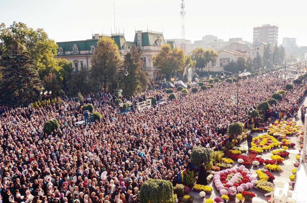 hram-Sfanta-Parascheva-2014_foto_Tudorel_Rusu_w2000_h1325_q100
