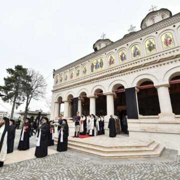 Patriarhul_Daniel_inmormantare_Regele_Mihai_Romania_Catedrala_Patriarhala