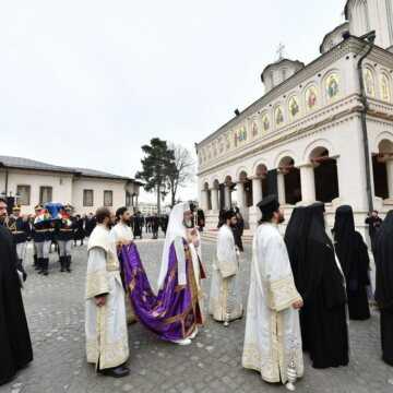 Patriarhul_Daniel_inmormantare_Regele_Mihai_Romania_Catedrala_Patriarhala
