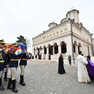Patriarhul_Daniel_inmormantare_Regele_Mihai_Romania_Catedrala_Patriarhala