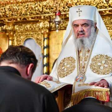 Patriarhul Daniel a hirotesit
