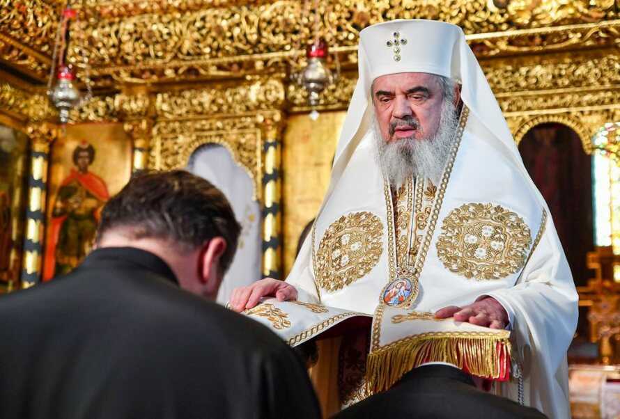 Patriarhul Daniel a hirotesit