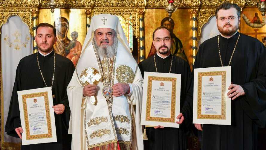 Patriarhul Daniel a hirotesit
