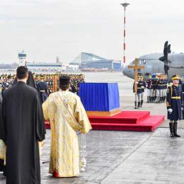 IPS_Nifon_la_sosirea_in_Romania_a_trupului_Regelui_Mihai