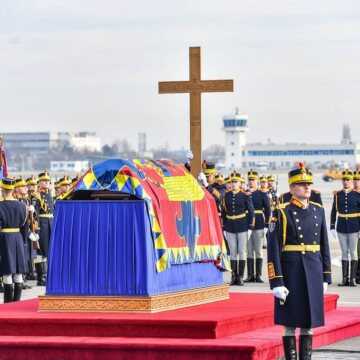 IPS_Nifon_la_sosirea_in_Romania_a_trupului_Regelui_Mihai