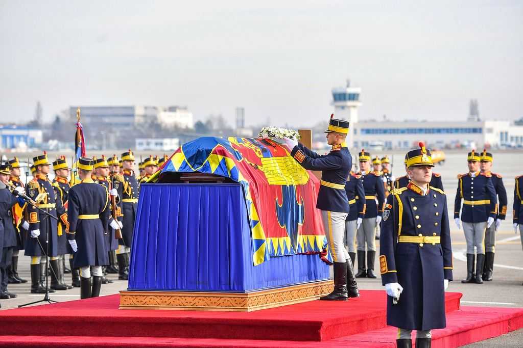 IPS_Nifon_la_sosirea_in_Romania_a_trupului_Regelui_Mihai