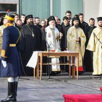 IPS_Nifon_la_sosirea_in_Romania_a_trupului_Regelui_Mihai