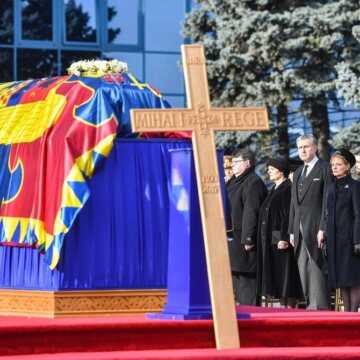 IPS_Nifon_la_sosirea_in_Romania_a_trupului_Regelui_Mihai