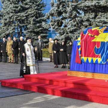 IPS_Nifon_la_sosirea_in_Romania_a_trupului_Regelui_Mihai