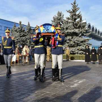 IPS_Nifon_la_sosirea_in_Romania_a_trupului_Regelui_Mihai